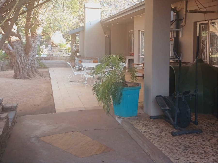 6 Bedroom Property for Sale in Hartswater Northern Cape